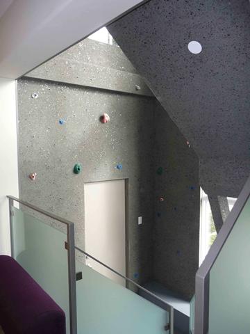 1st_floor_climbing_oblique